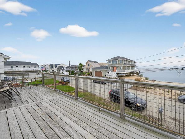 88 Bayview Avenue W, Lindenhurst NY 11757