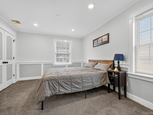 88 Bayview Avenue W, Lindenhurst NY 11757