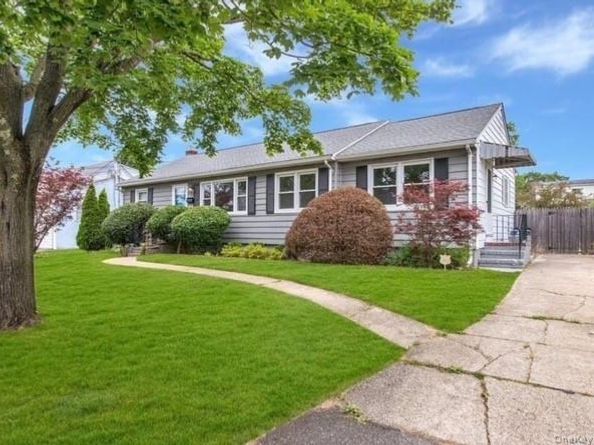 165 Tremont Road, Lindenhurst NY 11757