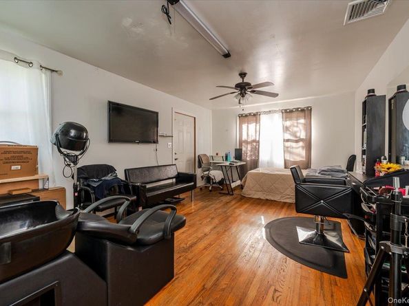 165 Tremont Road, Lindenhurst NY 11757