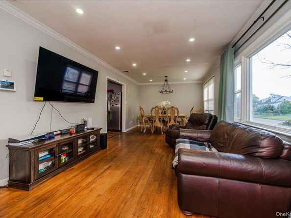 165 Tremont Road, Lindenhurst NY 11757