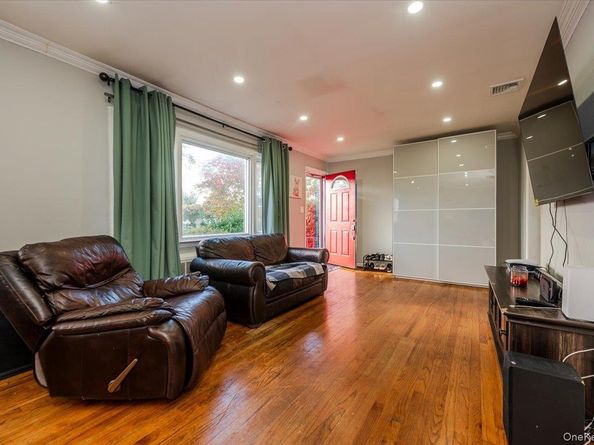165 Tremont Road, Lindenhurst NY 11757