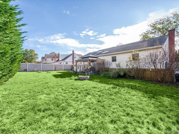 165 Tremont Road, Lindenhurst NY 11757