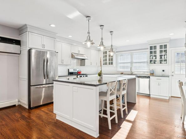 323 Barwick Boulevard, Mineola NY 11501