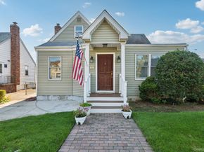 323 Barwick Boulevard, Mineola NY 11501
