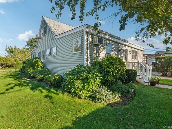 323 Barwick Boulevard, Mineola NY 11501