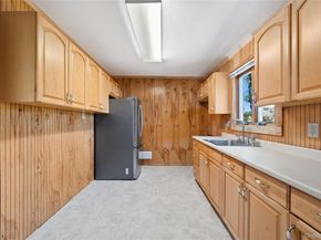 1029 N Niagara Avenue, Lindenhurst NY 11757