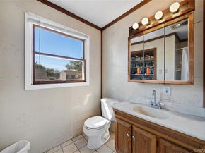 1029 N Niagara Avenue, Lindenhurst NY 11757