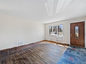 1029 N Niagara Avenue, Lindenhurst NY 11757