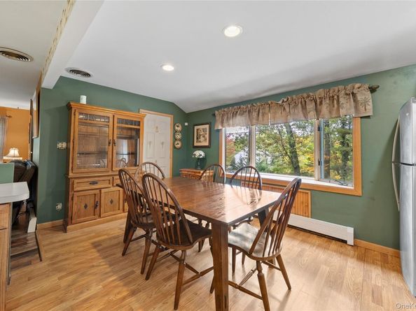 23 Oakland Avenue, Rocky Point NY 11778