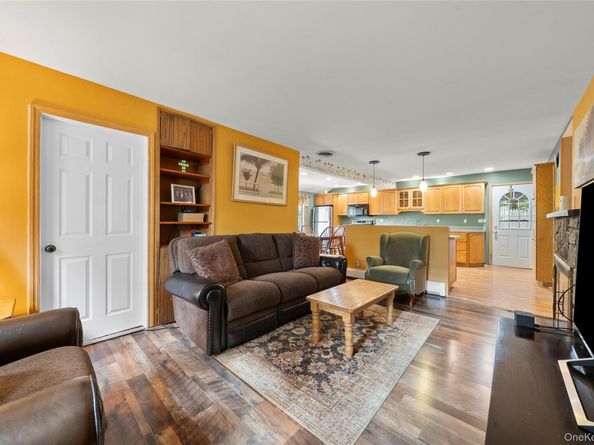 23 Oakland Avenue, Rocky Point NY 11778