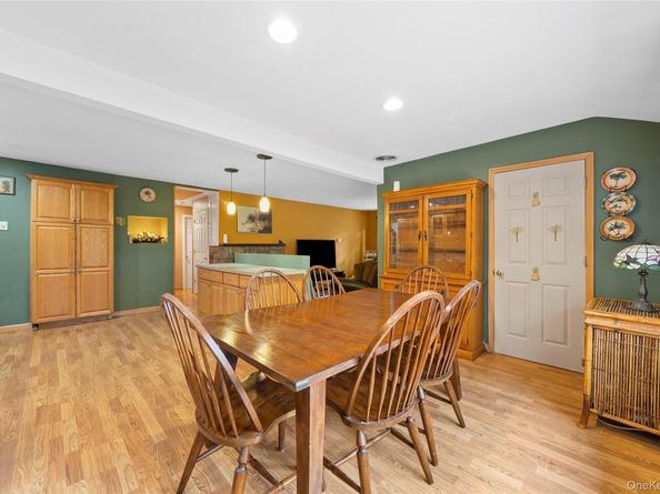 23 Oakland Avenue, Rocky Point NY 11778