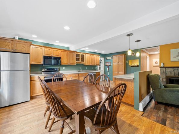 23 Oakland Avenue, Rocky Point NY 11778