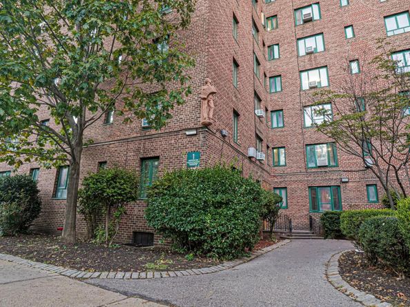 1 Metropolitan Oval 1B, Bronx NY 10462