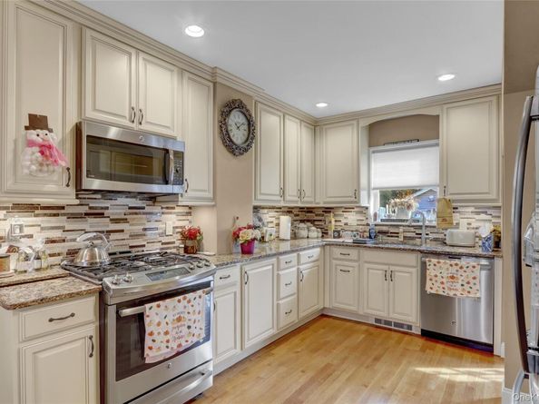 225 Park Avenue, Williston Park NY 11596