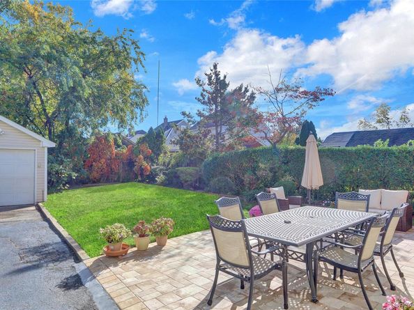 225 Park Avenue, Williston Park NY 11596