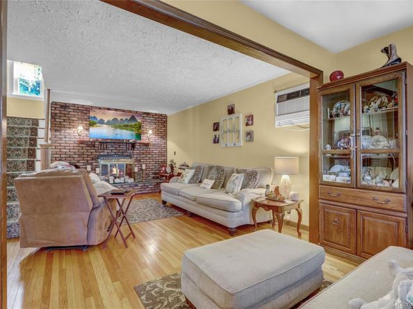 225 Park Avenue, Williston Park NY 11596