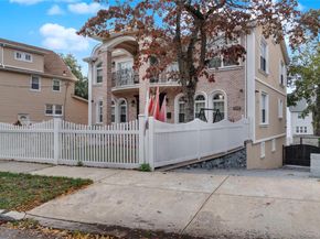 19319 109th Road, Hollis NY 11412