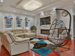 19319 109th Road, Hollis NY 11412