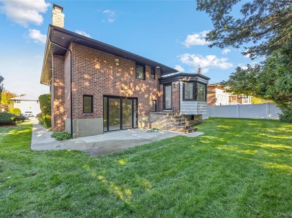 5 Orient Court, Westbury NY 11590