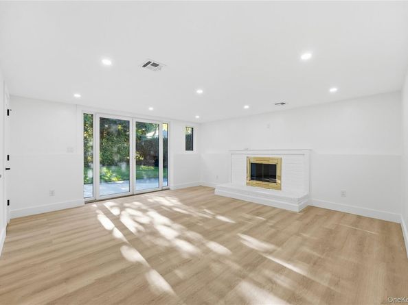 5 Orient Court, Westbury NY 11590