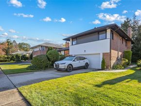 5 Orient Court, Westbury NY 11590