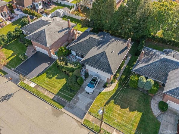 5 Orient Court, Westbury NY 11590