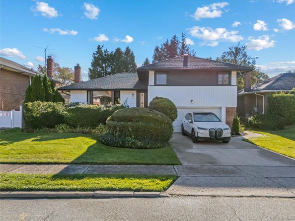 5 Orient Court, Westbury NY 11590