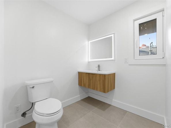 5 Orient Court, Westbury NY 11590