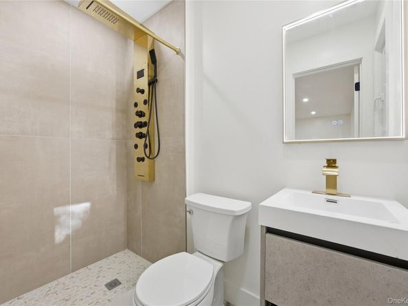 5 Orient Court, Westbury NY 11590