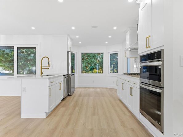 5 Orient Court, Westbury NY 11590