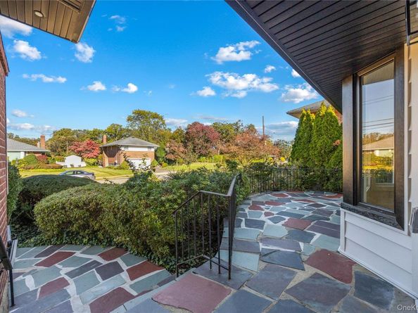 5 Orient Court, Westbury NY 11590