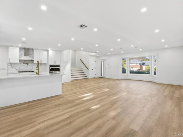 5 Orient Court, Westbury NY 11590