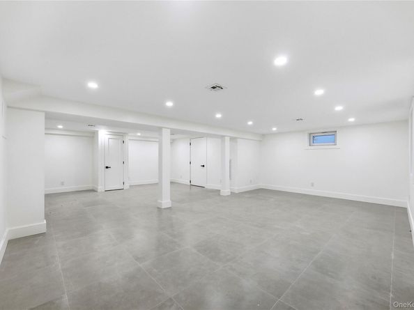 5 Orient Court, Westbury NY 11590