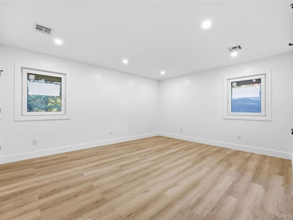 5 Orient Court, Westbury NY 11590