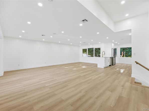 5 Orient Court, Westbury NY 11590