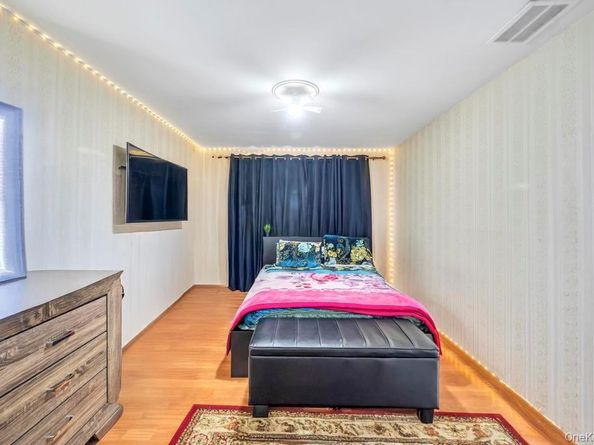 2 Valley Greens Drive, Valley Stream NY 11581