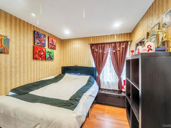 2 Valley Greens Drive, Valley Stream NY 11581