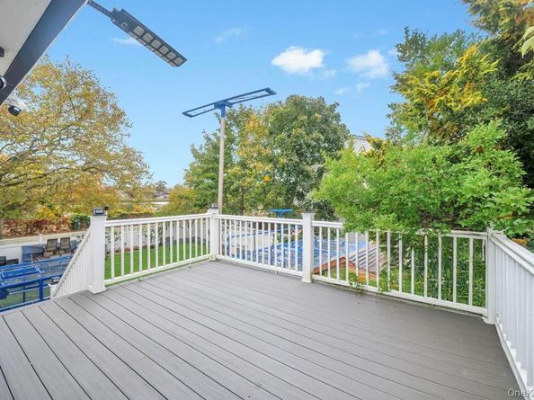 2 Valley Greens Drive, Valley Stream NY 11581