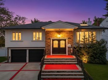 2 Valley Greens Drive