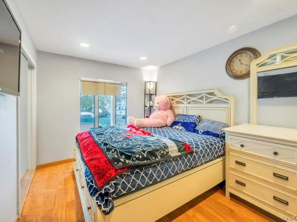 2 Valley Greens Drive, Valley Stream NY 11581