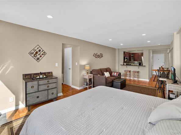 10 Old Mamaroneck Road 4K, White Plains NY 10605