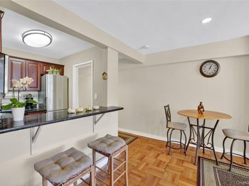 10 Old Mamaroneck Road