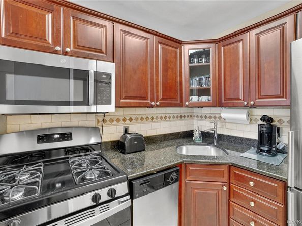 10 Old Mamaroneck Road 4K, White Plains NY 10605