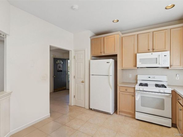 546 Highland Court, Moriches NY 11955