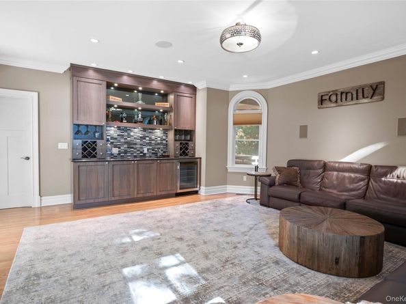 98 Spring Pond Lane, Southampton NY 11968