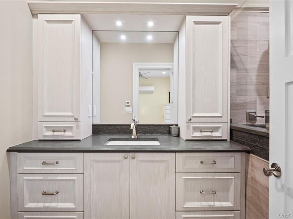 98 Spring Pond Lane, Southampton NY 11968