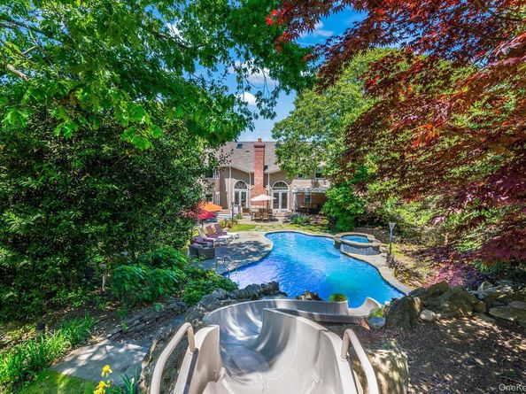 98 Spring Pond Lane, Southampton NY 11968