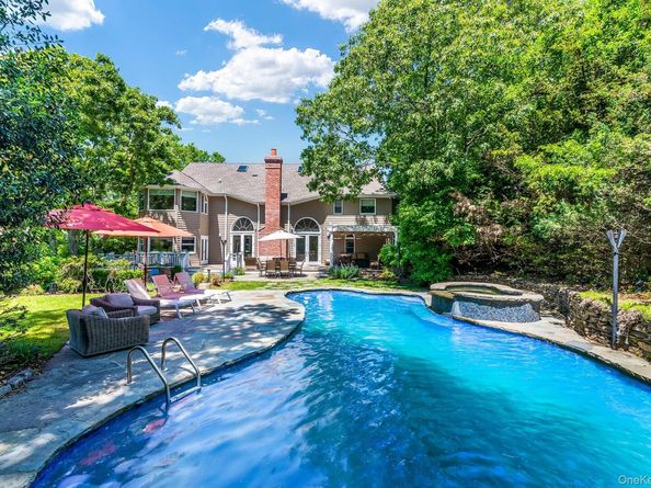 98 Spring Pond Lane, Southampton NY 11968