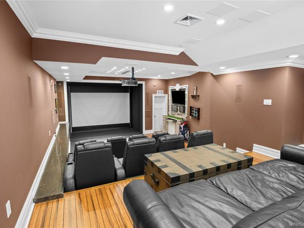 98 Spring Pond Lane, Southampton NY 11968